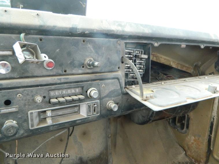 image for item BK9267 1975 International 2050A flatbed truck