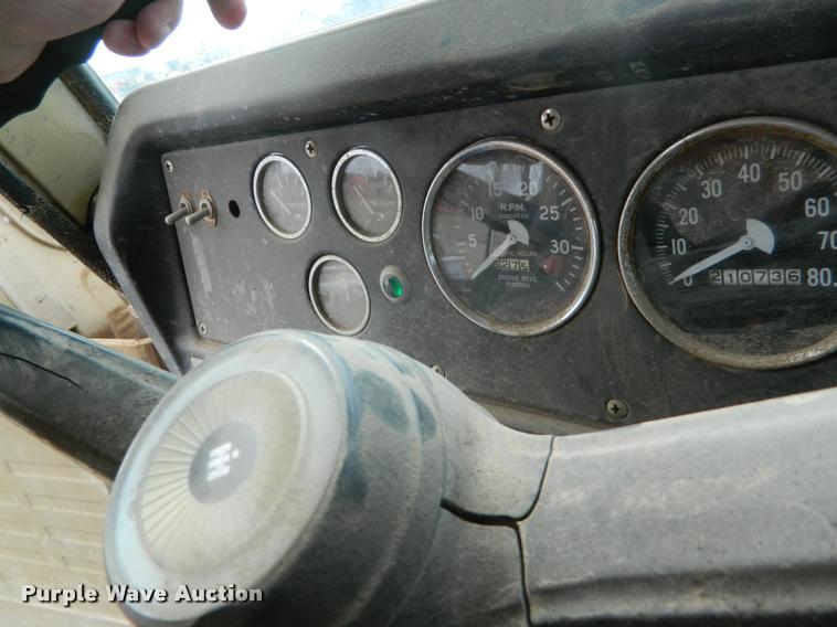 image for item BK9267 1975 International 2050A flatbed truck