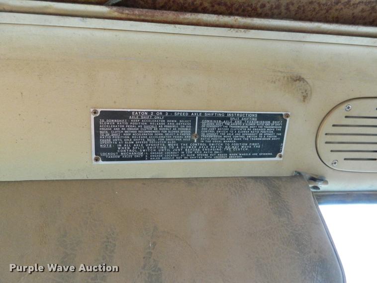 image for item BK9267 1975 International 2050A flatbed truck