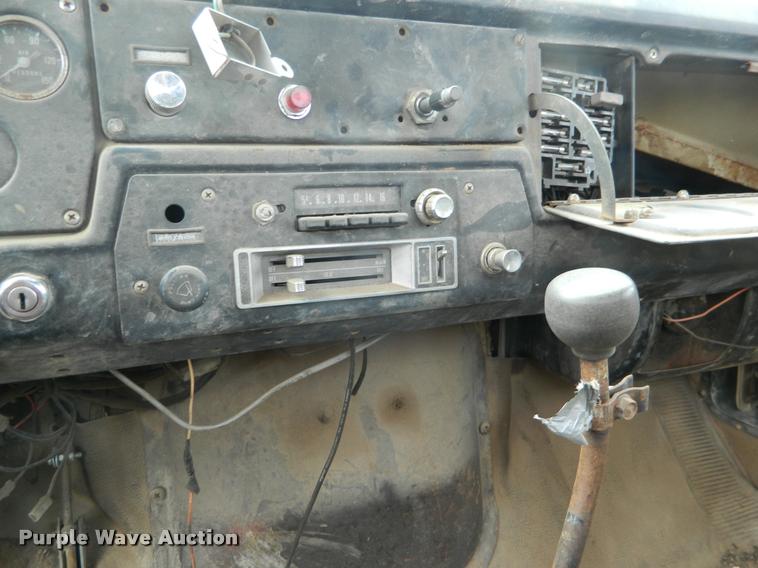 image for item BK9267 1975 International 2050A flatbed truck