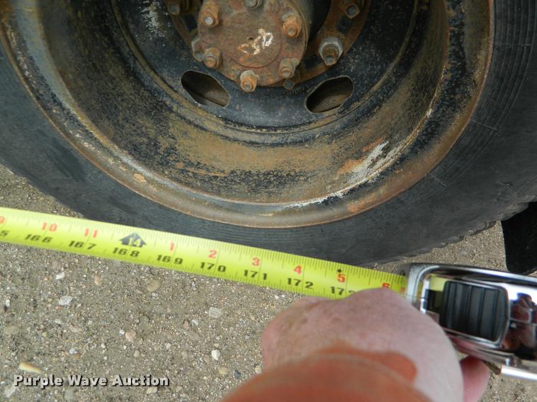 image for item BK9267 1975 International 2050A flatbed truck