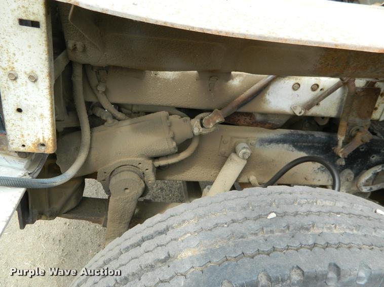 image for item BK9267 1975 International 2050A flatbed truck