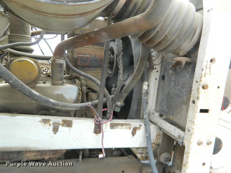 image for item BK9267 1975 International 2050A flatbed truck