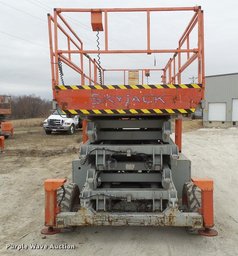 image for item CB9888 1999 Sky Jack 9250 scissor lift