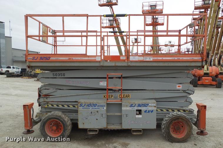 image for item CB9888 1999 Sky Jack 9250 scissor lift