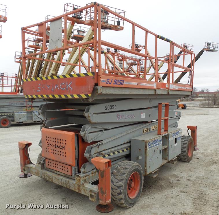 image for item CB9888 1999 Sky Jack 9250 scissor lift