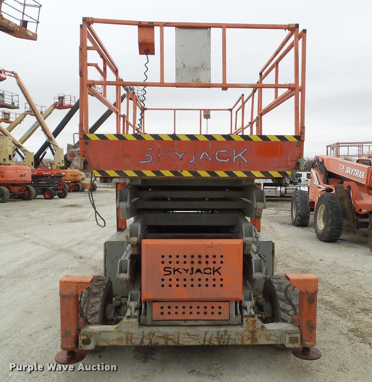 image for item CB9888 1999 Sky Jack 9250 scissor lift