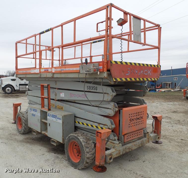 image for item CB9888 1999 Sky Jack 9250 scissor lift