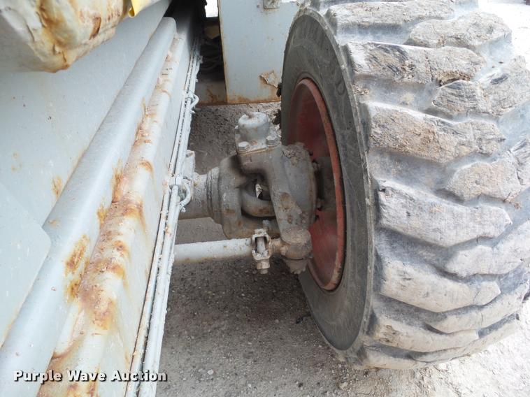 image for item CB9888 1999 Sky Jack 9250 scissor lift