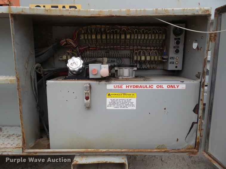 image for item CB9888 1999 Sky Jack 9250 scissor lift