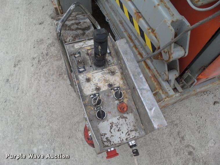 image for item CB9888 1999 Sky Jack 9250 scissor lift