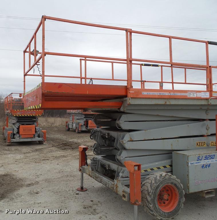 image for item CB9888 1999 Sky Jack 9250 scissor lift