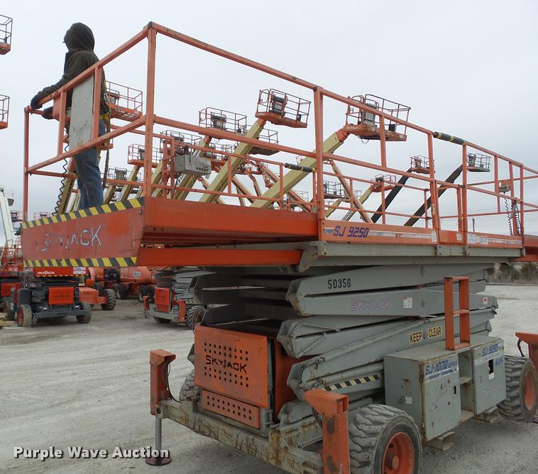 image for item CB9888 1999 Sky Jack 9250 scissor lift