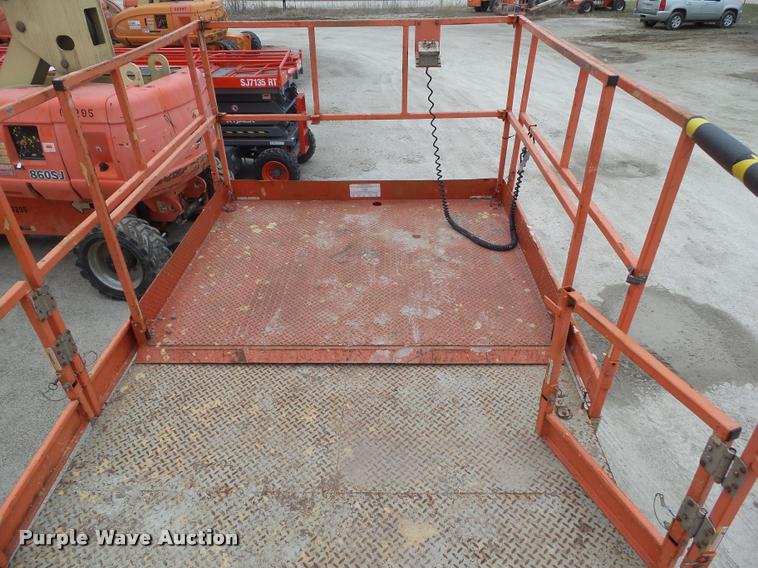 image for item CB9888 1999 Sky Jack 9250 scissor lift