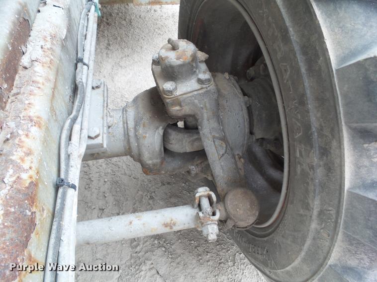 image for item CB9889 2000 Sky Jack 9250 scissor lift