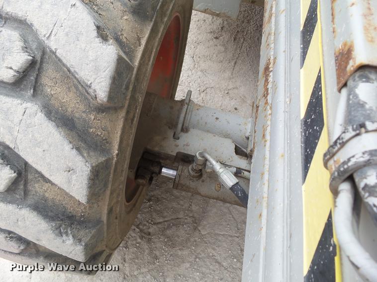 image for item CB9889 2000 Sky Jack 9250 scissor lift