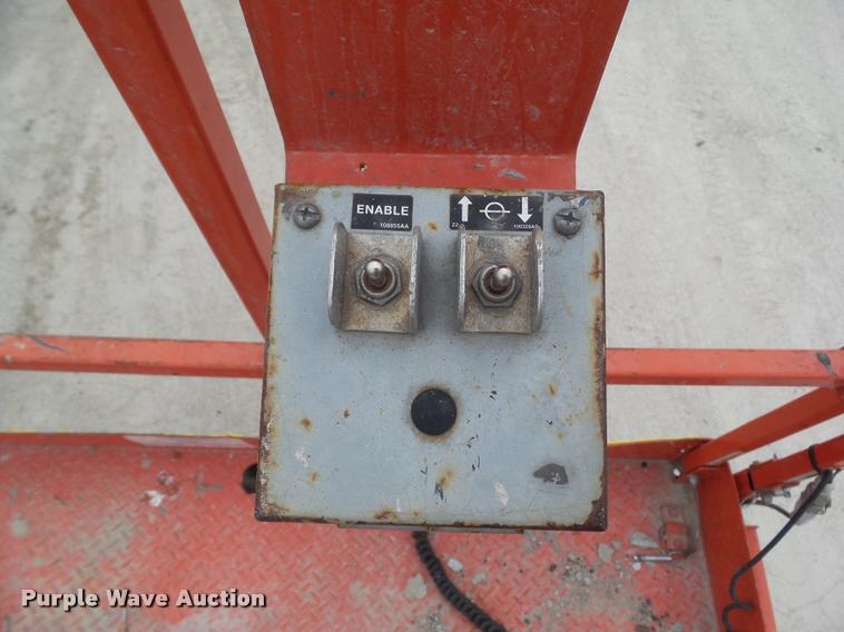 image for item CB9889 2000 Sky Jack 9250 scissor lift