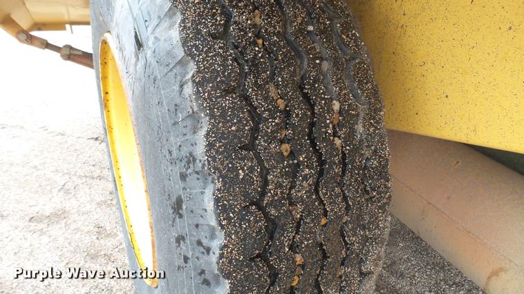 image for item DA0458 Etnyre Quad chip spreader