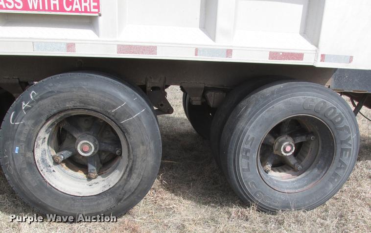 image for item DA0597 1994 Cornhusker 800R end dump trailer