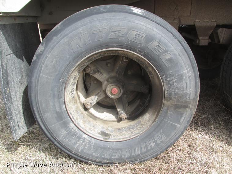 image for item DA0597 1994 Cornhusker 800R end dump trailer