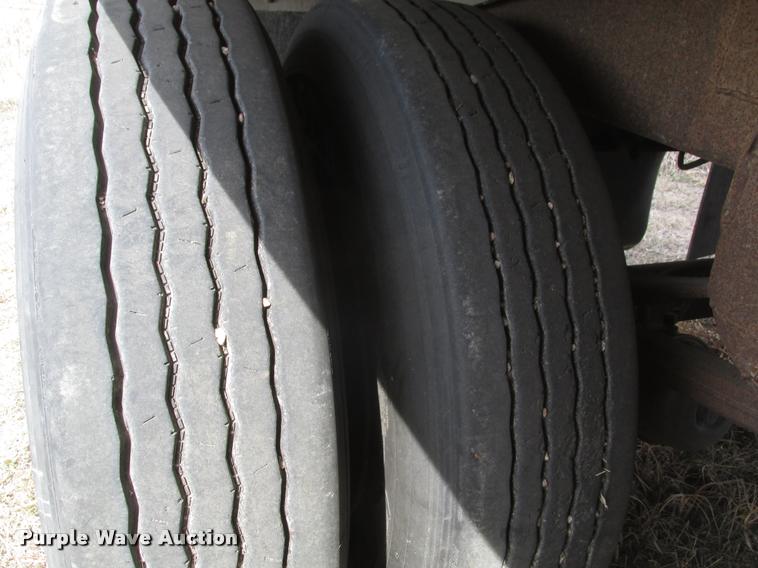 image for item DA0597 1994 Cornhusker 800R end dump trailer