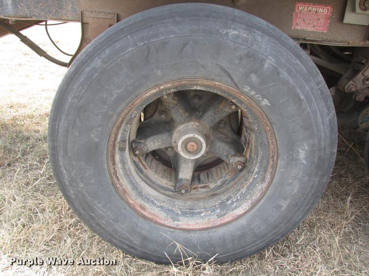 image for item DA0597 1994 Cornhusker 800R end dump trailer