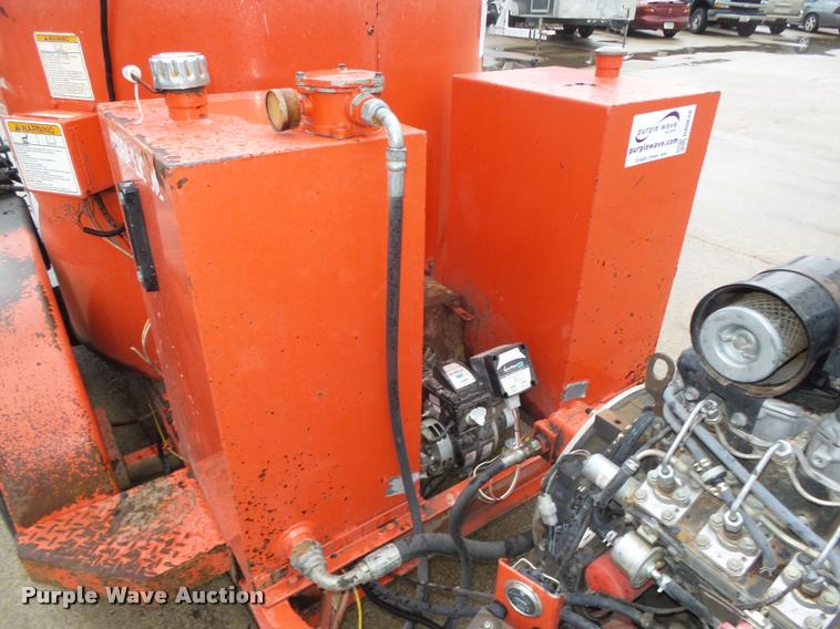 image for item DA0618 2004 Crafco EZ Pour 200D melter applicator