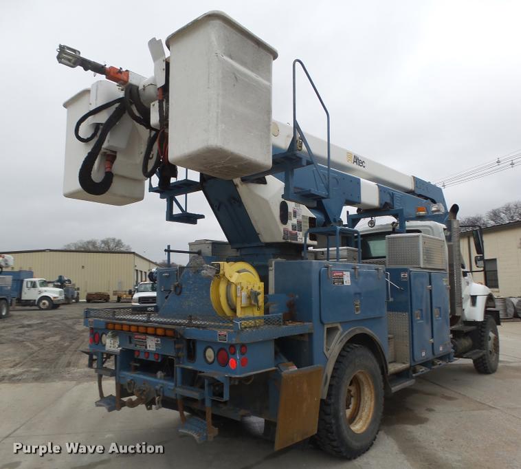 image for item DA0624 2004 International 7400 bucket truck