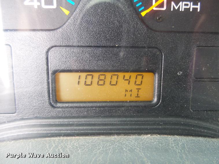 image for item DA0624 2004 International 7400 bucket truck