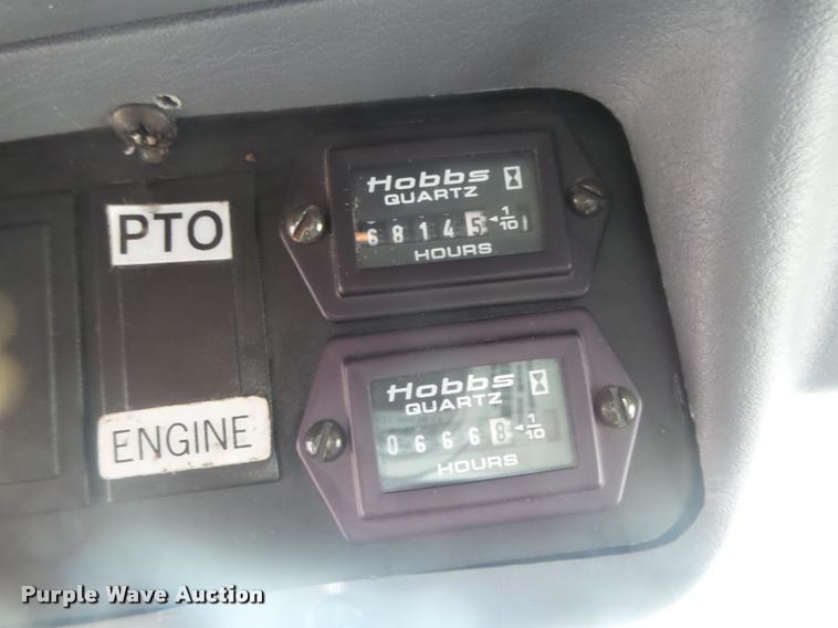 image for item DA0624 2004 International 7400 bucket truck