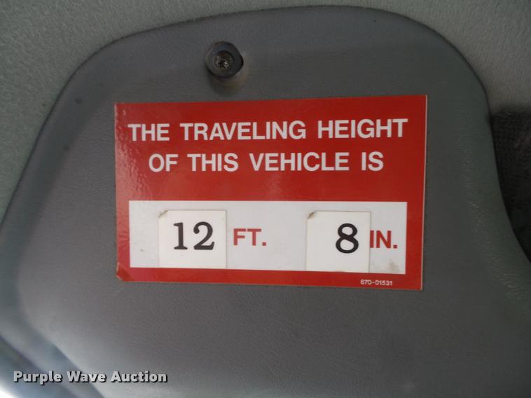 image for item DA0624 2004 International 7400 bucket truck