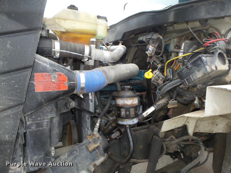 image for item DA0624 2004 International 7400 bucket truck