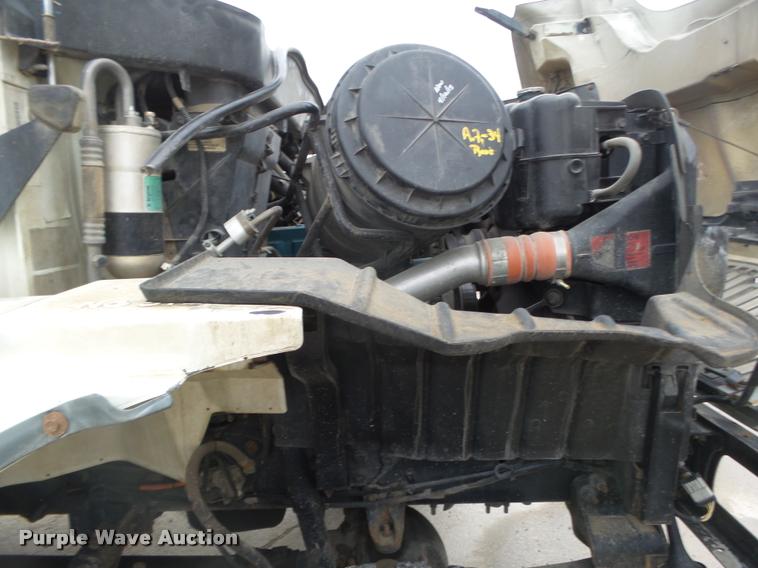 image for item DA0624 2004 International 7400 bucket truck