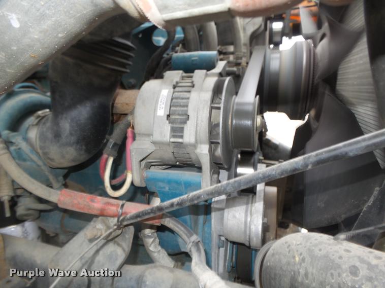 image for item DA0624 2004 International 7400 bucket truck