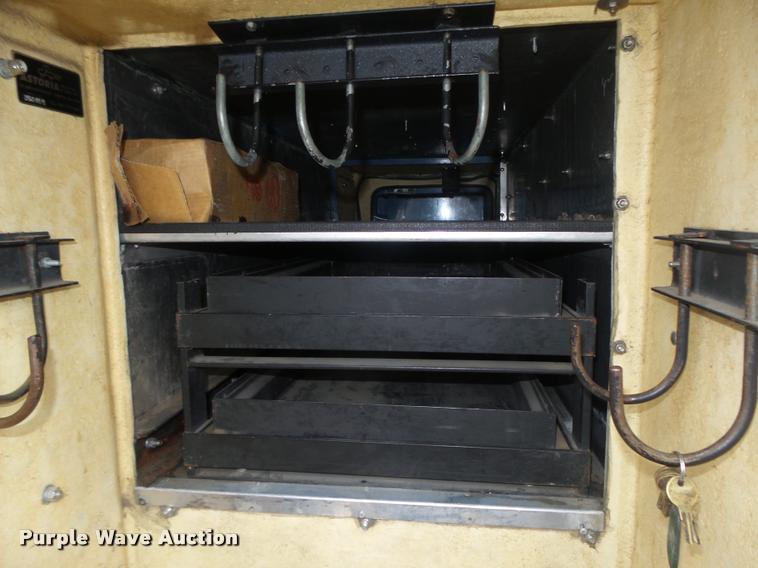 image for item DA0624 2004 International 7400 bucket truck