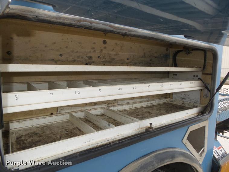 image for item DA0624 2004 International 7400 bucket truck