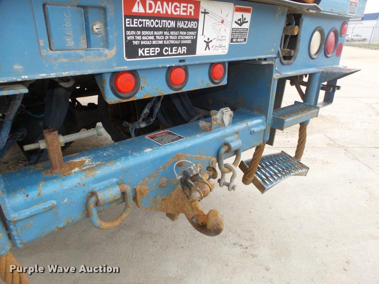 image for item DA0624 2004 International 7400 bucket truck
