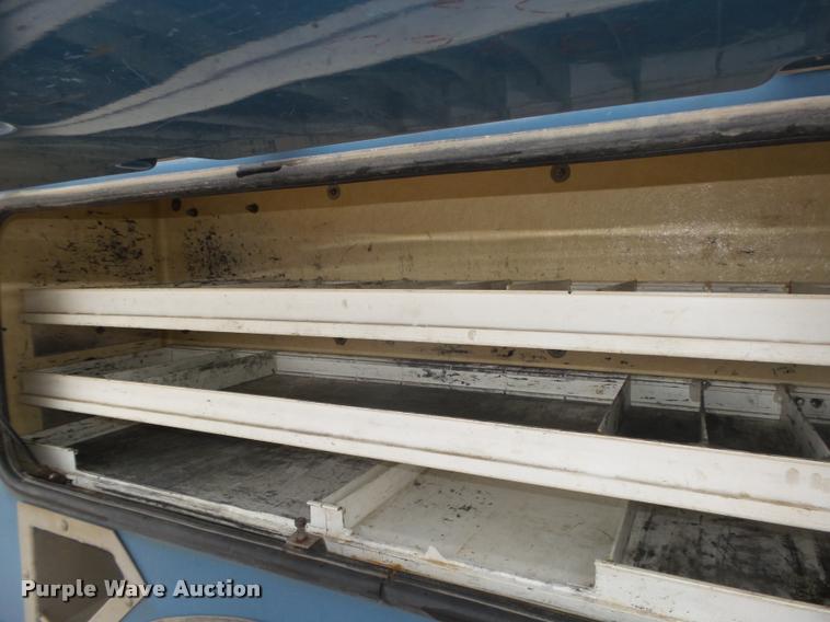 image for item DA0624 2004 International 7400 bucket truck