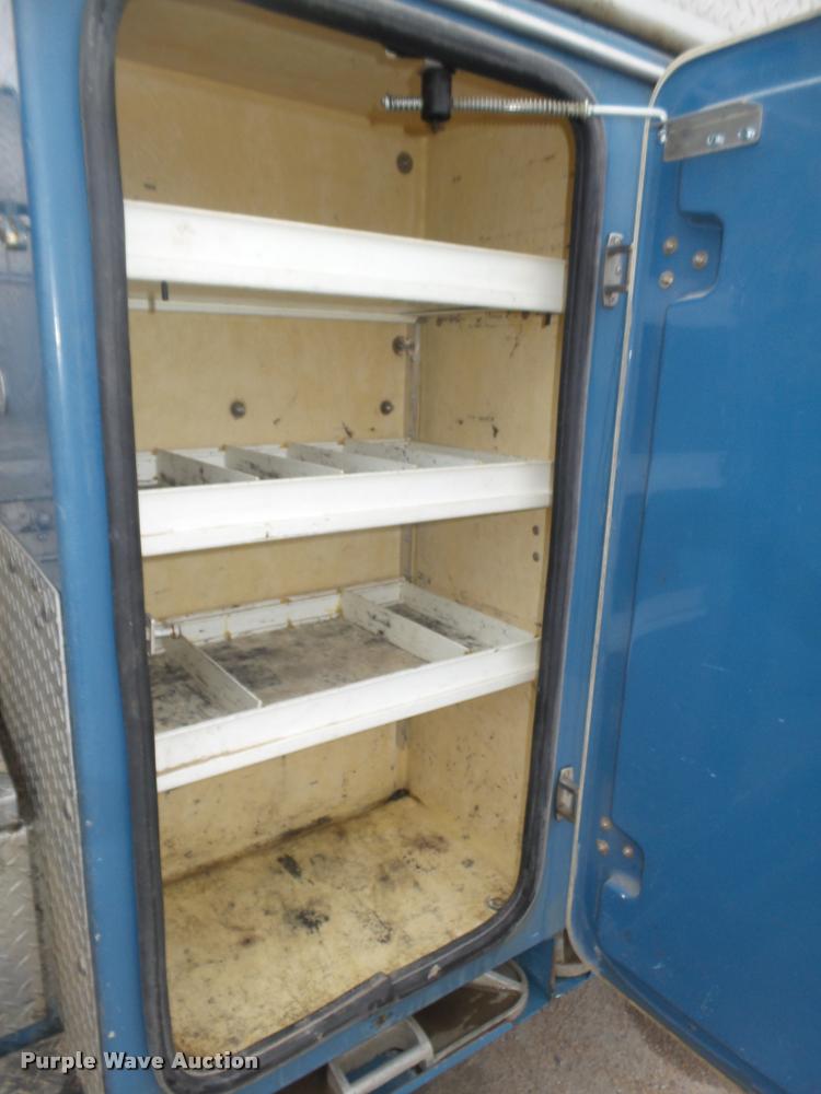 image for item DA0624 2004 International 7400 bucket truck