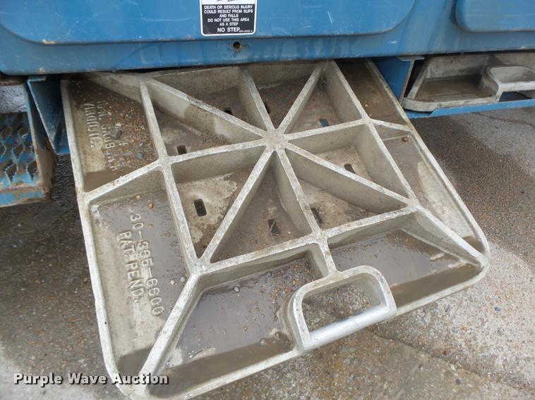 image for item DA0624 2004 International 7400 bucket truck