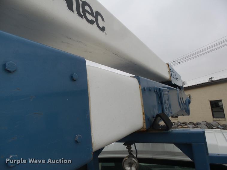 image for item DA0624 2004 International 7400 bucket truck