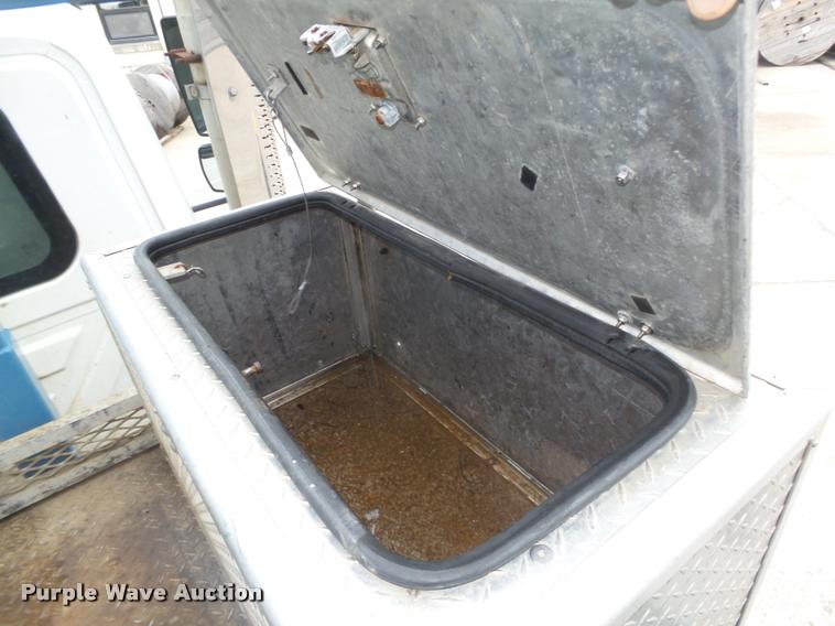 image for item DA0624 2004 International 7400 bucket truck