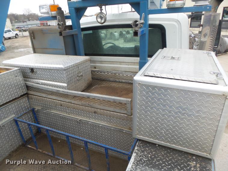 image for item DA0624 2004 International 7400 bucket truck