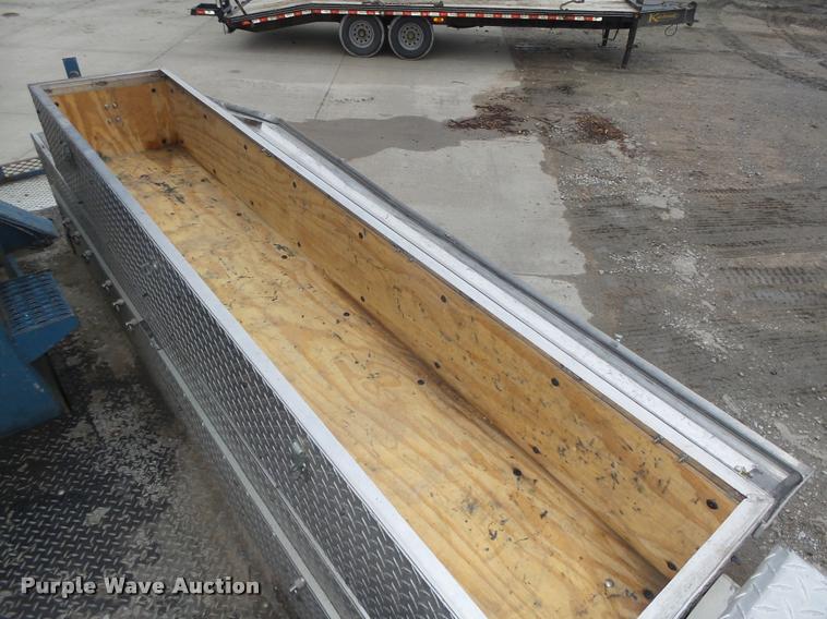 image for item DA0624 2004 International 7400 bucket truck