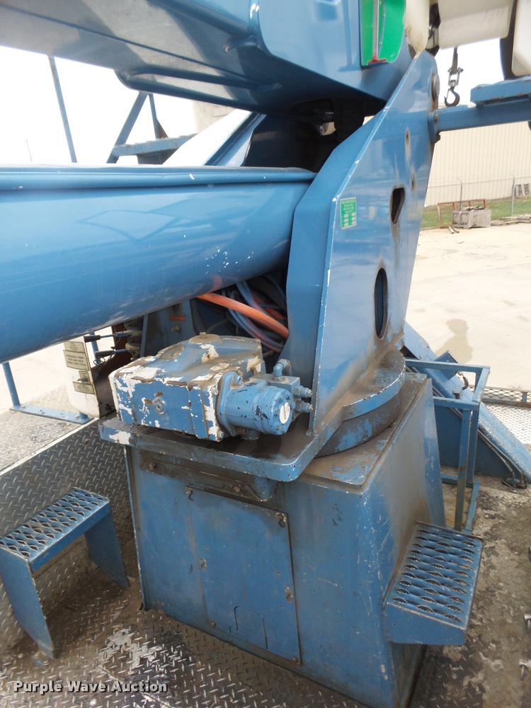 image for item DA0624 2004 International 7400 bucket truck