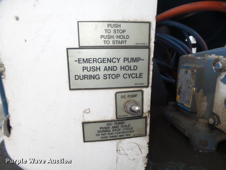 image for item DA0624 2004 International 7400 bucket truck