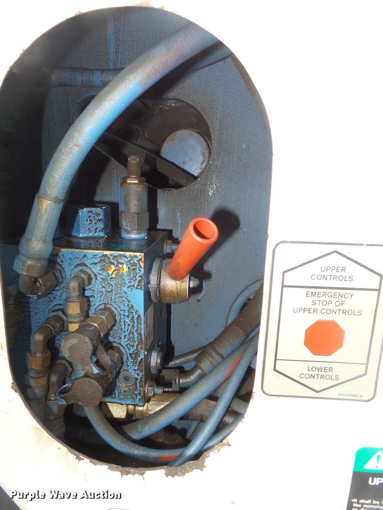 image for item DA0624 2004 International 7400 bucket truck