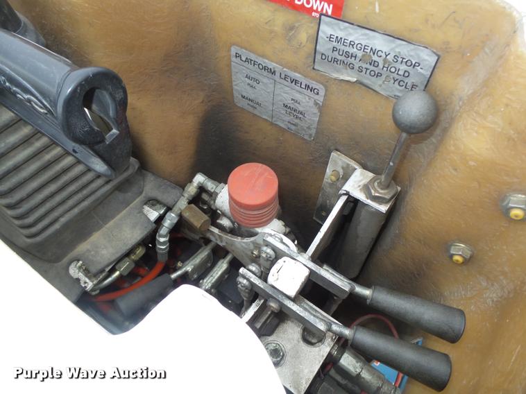 image for item DA0624 2004 International 7400 bucket truck