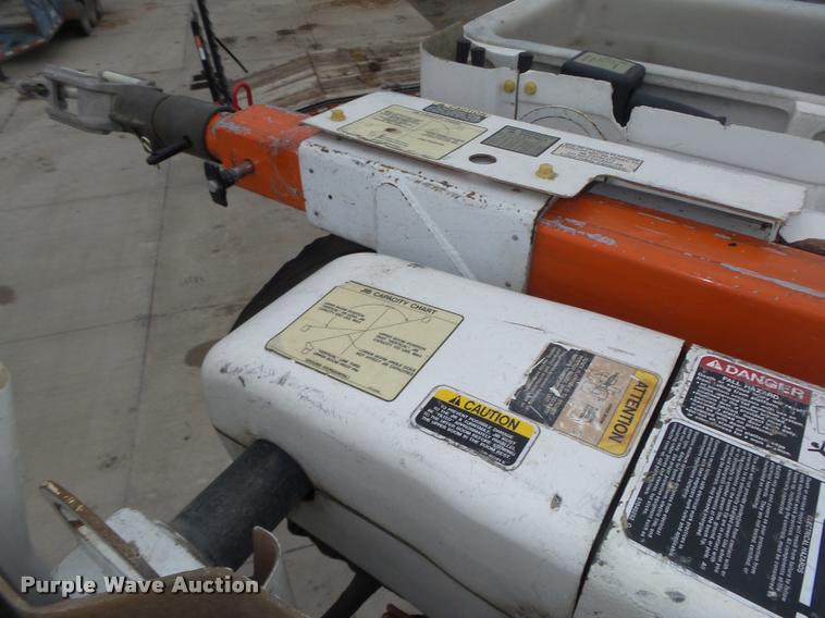 image for item DA0624 2004 International 7400 bucket truck