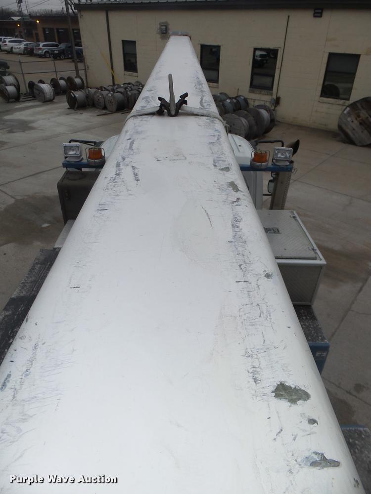 image for item DA0624 2004 International 7400 bucket truck